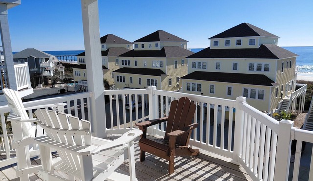 Modern oceanfront B Lot, 6 BR, 4.5 baths, Hot Tub, Elevator & Community Pool