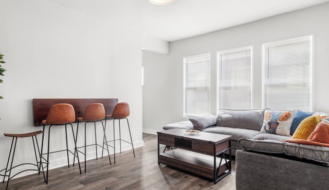 Modern Retreat with 3King Beds Prime Location