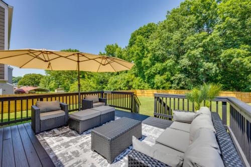 Modern Richmond Home w/Deck, Close to Downtown!