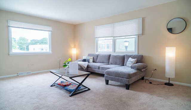 Modern Rooftop Retreat in Downtown Mundelein
