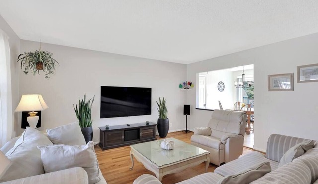 Modern, spacious 3 BR/2 BA in Speedway w/beautiful outdoor deck and landscaping