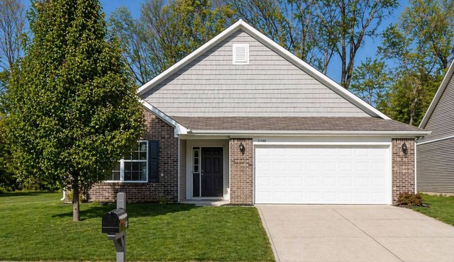 Modern, spacious home with high ceilings, yard space, and in a prime location.