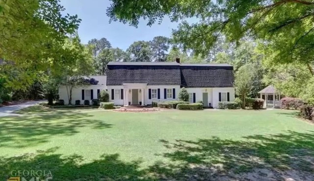 Modern Studio just 10 minutes to GSU with Kitchenette