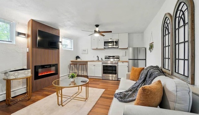 Modern Studio W/Parking/Long-Term Ready