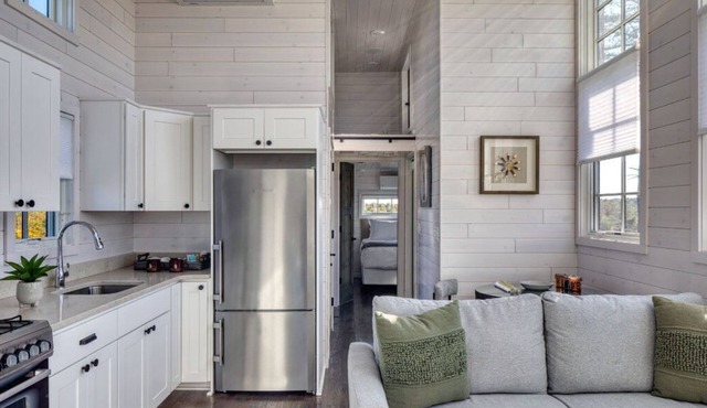 Modern Tiny Home | Stunning Views + Top Amenities in Richmond