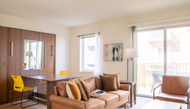 Modern Walker`s Point Studio with Gym and Balcony in Milwaukee