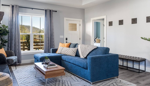 Modern Westside Retreat Weekly/Monthly Discounts Now!