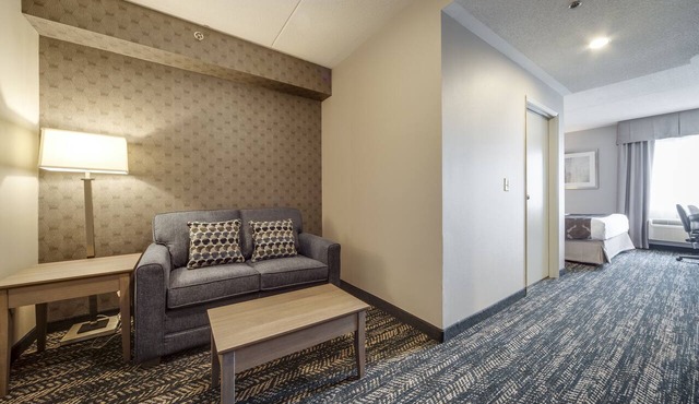 Monte Carlo Inn - Brampton Suites in Brampton