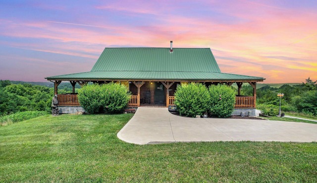 Most charming cabin blended with rustic warmth & modern comfort in williamstown