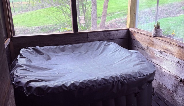 Mountain Home- Hot Tub near Bristol Track & Casino
