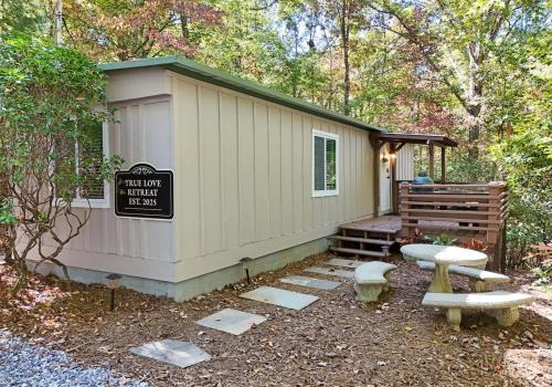 Mountain home, next to a Winery with a fire pit