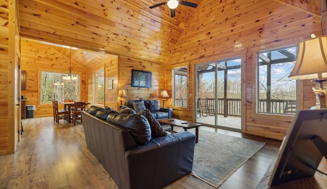 Mountain Jubilee: Sleeps 8 | Relaxing Retreat with Game Room & Hot Tub