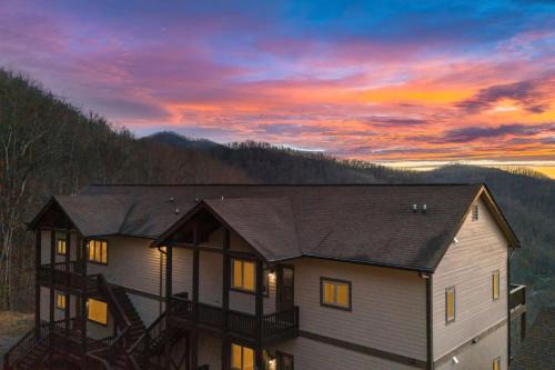 Mountain View 4 Units - Mountain Retreat, 8BR, Views, Near Smokies