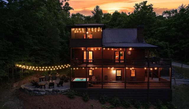 Mountain View Cabin - Hot Tub - Fire Pit - Pool Table - Game Room