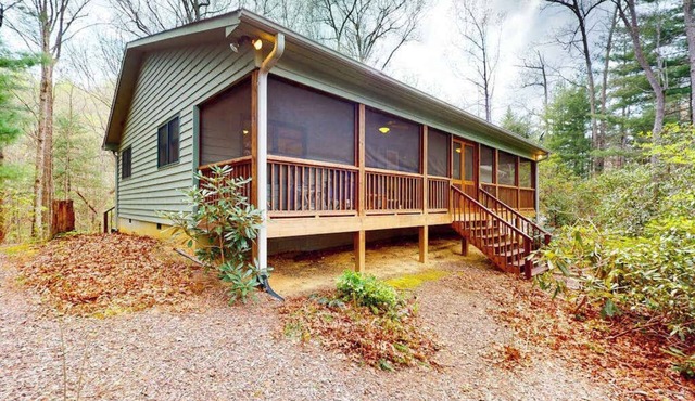 Mountainside abode with a wood stove, firepit, grill, sunroom, AC, and W/D