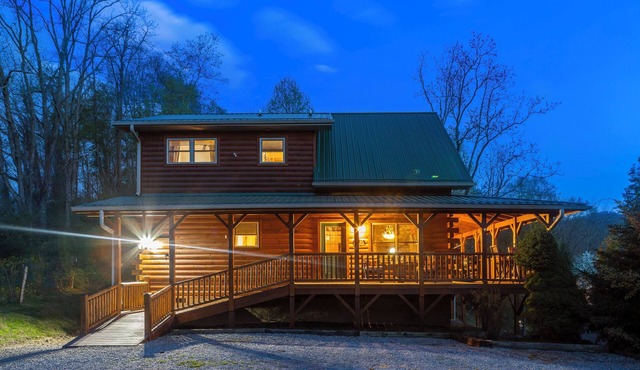 Mountaintop Cabin with Panoramic Views, Fire Pit