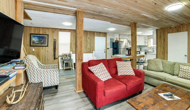 Mtn-View Deck & Grill: Creekside Catskills Cabin! in Long Eddy