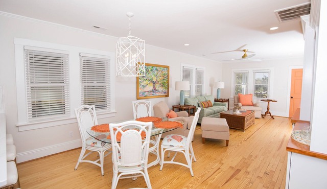 Mulberry Cottage 5 Blocks to Beaufort Waterfront - 220/1-2, 295 for 3/4 people