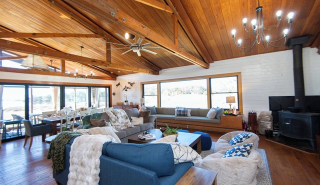 Multi-home Waterfront Eastern Shore Retreat with 80+ acres to yourself in Cambridge
