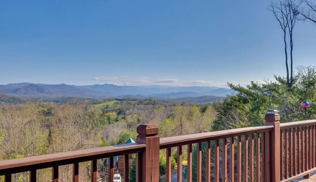 Murphy Mountain Retreat w/Views & Pool Table