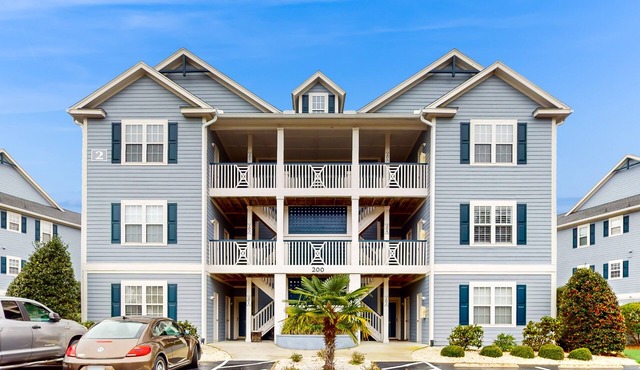 Mystic Marina A&B: Spacious condo with marina & Intercoastal views, screened-in balconies, W/D & AC