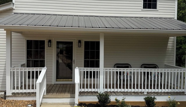 Nana’s Cottage. Perfect 2 bedroom 1 bath home in a beautiful country setting