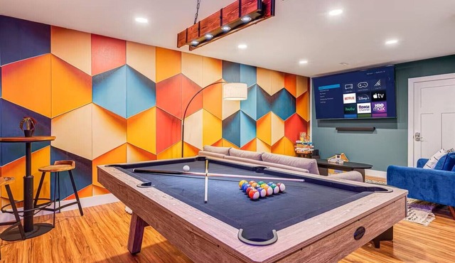 Near DTWN and Biltmore w/Hot Tub, Fire Pit, Game Room and Pet Friendly!