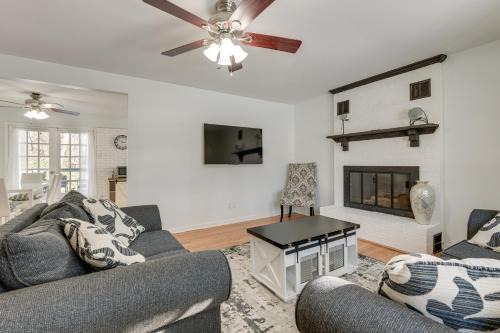 Near Hospitals & Attractions: Richmond Getaway!
