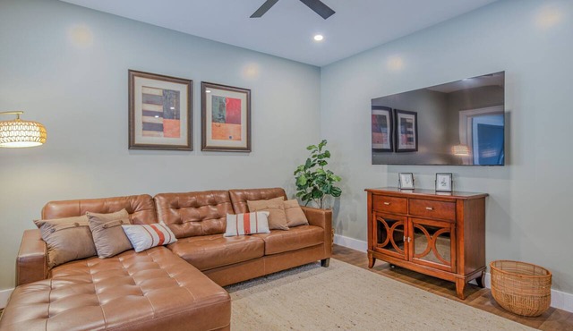 New! Adorable Cottage 10 min to Downtown Asheville