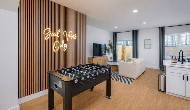 NEW Family& Pet Friendly, 65" TV, Fire Pit, WD