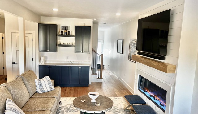 NEW Townhome - Less than 5 min. walk to Notre Dame!