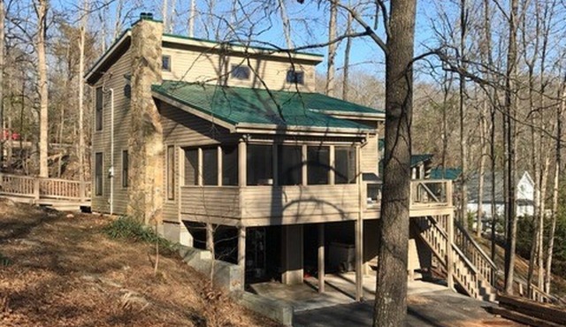 Norris Lakefront Home was completely renovated in 2017 on Quiet Cove in Deerfield Resort