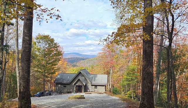 North Star, a private log cabin with a gorgeous view in Leatherwood Mountains