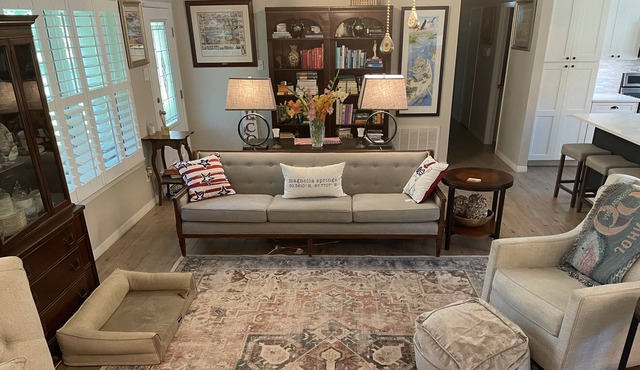 Oak Street Oasis: 4 Bed/2 bath w/Hot Tub & Fire Pit