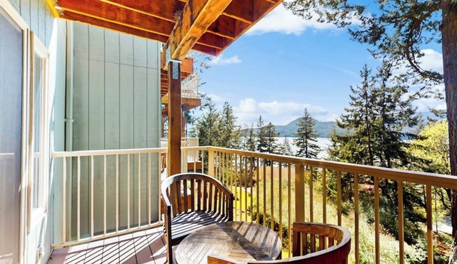 Ocean View Studio with Private Balcony Near Moran State Park in Eastsound