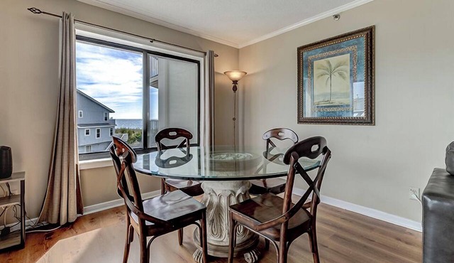 Ocean Views, Balcony, Pool, STEPS to Beach Restaurants Shops