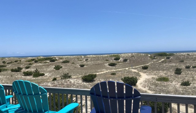 OCEANFRONT- Hatteras Island/Salvo: 2 Primaries, Hot Tub, Large Open Living Space