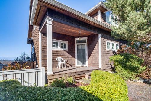Oceanfront Moclips Escape w/Deck & Beach Access! in Moclips