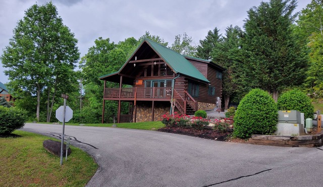 October Special! Peace Perfect Peace; 3 Miles to Downtown Gatlinburg