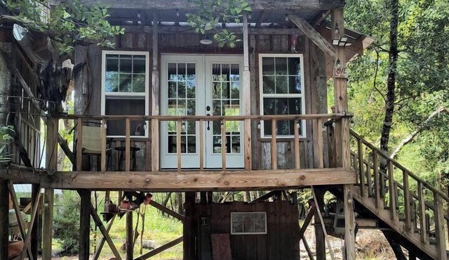 Off-Grid Riverfront Cabin Near Satilla River, Georgia in WAYNESVILLE