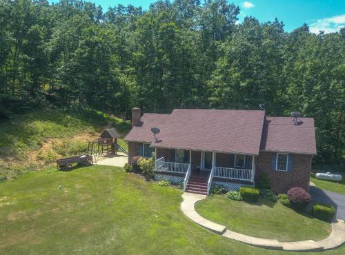 Old Wagon Lodge Spacious Retreat WiFi & Hot Tub Theater Room