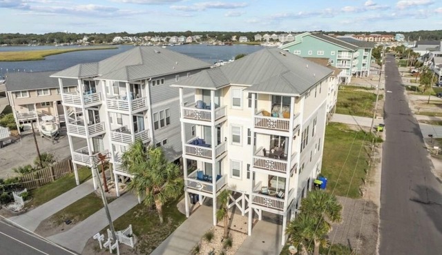 One Block to Beach+Water Views+Perfect Family/Group Getaway+Large Outdoor Space