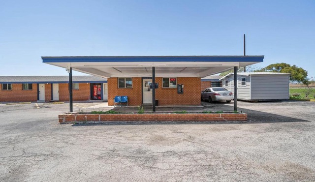 OYO Hotel Luling TX Downtown I-10/US-90 in Luling