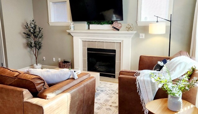 PDX - Gresham Home with King Bed, Dedicated Office, & Garage in Portland