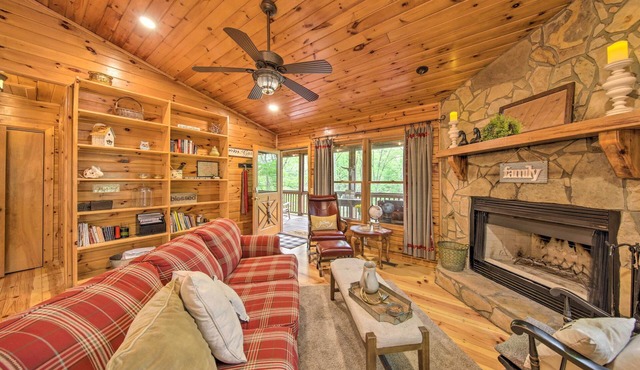 Peaceful Blue Ridge Cabin w/Decks & Fire Pit