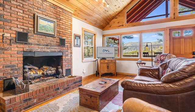 Peaceful Cabin w/Mountain Views, Trails + Biltmore Pass | Pet-Friendly