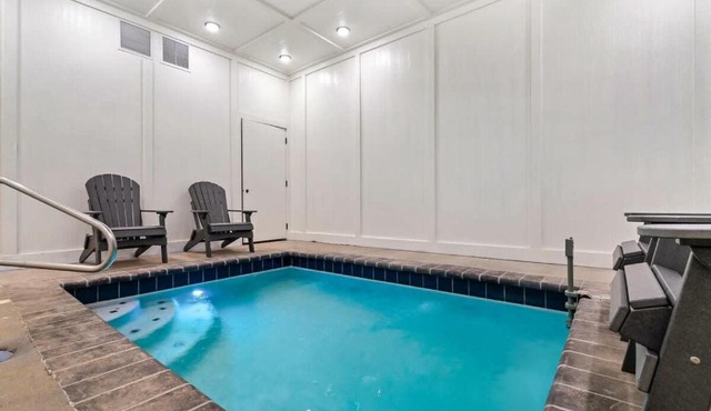 Peaceful Getaway Luxe Cabin w Private Pool