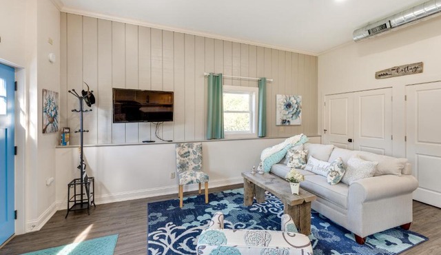 Peaceful Harvard Vacation Rental: 3 Mi to Town!