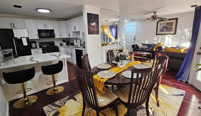 "Peaceful Paradise' A Cozy and Peaceful Condo In Lorton!