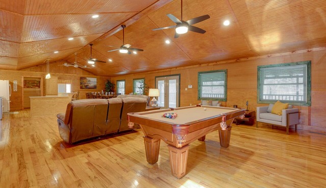 Peaceful staycation River Lodge and 2 cabins
